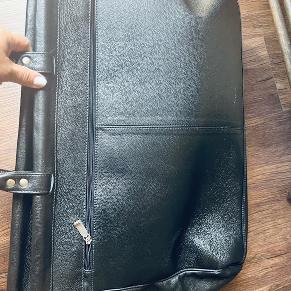 Black Leather Unisex Travel Bag with double handle and Adjustable Strap - Picture 4 of 13